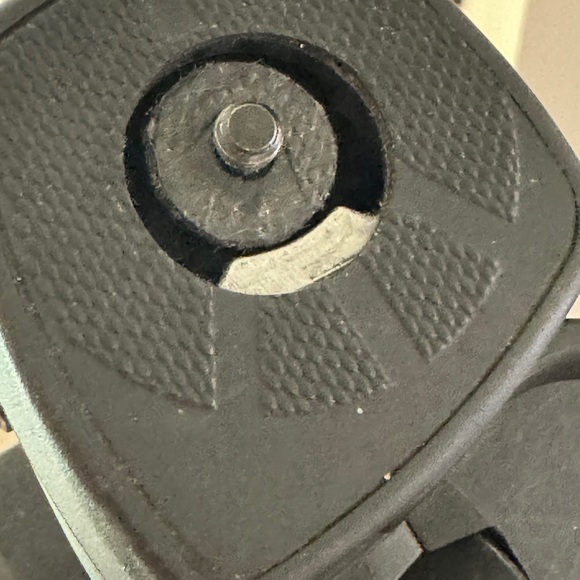 Manfrotto Compact Action Tripod with camera adapter - Picture 8 of 11